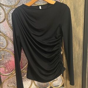 HALARA Black Long Sleeve Ruched Side Top